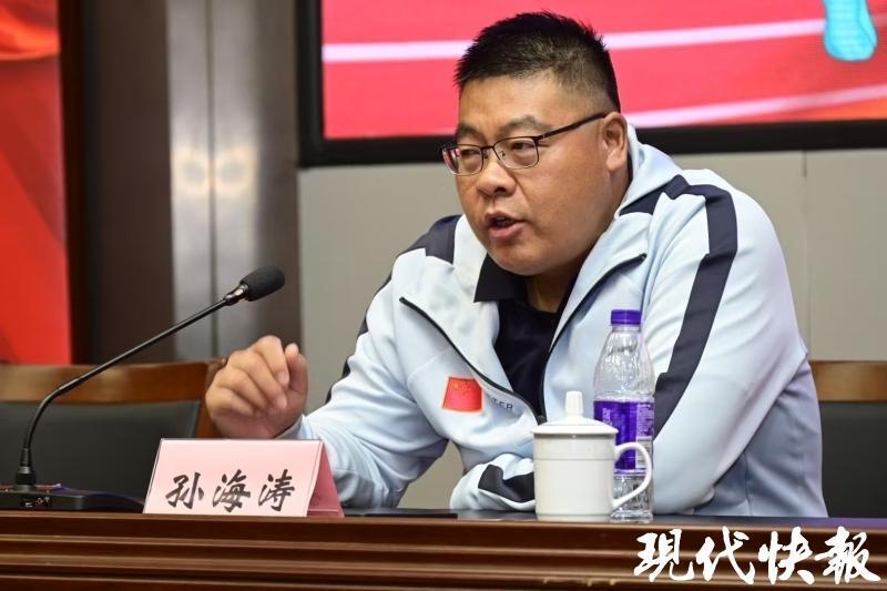 尤为宝贵, 扬州市体育, 两位冠军用