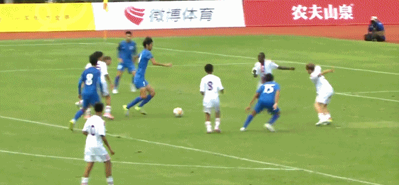 申花球员左, src